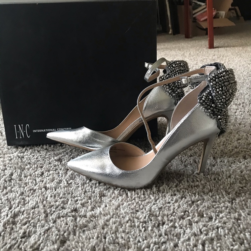 Silver 2.5-3in heels.